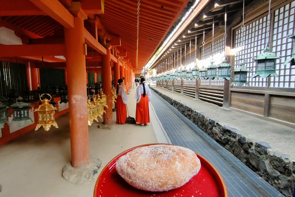 春日大社に御供えするのはドーナツ？奈良・萬々堂通則