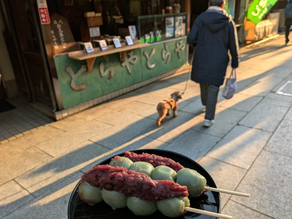あっちの草だんごもたべてみようかなぁ～柴又お団子屋さんの「集積効果」